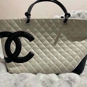 CHANEL Black and Cream Quilted Tote